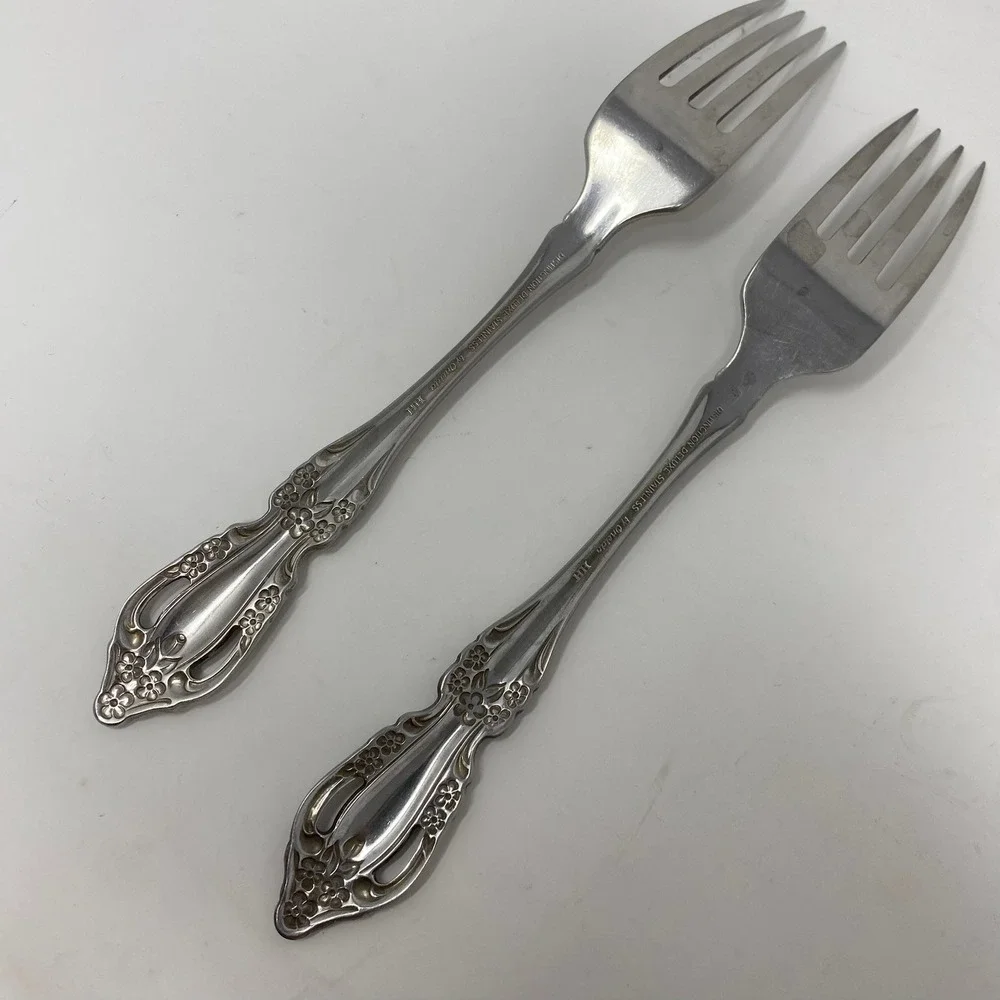 Oneida 2 Dinner Forks Distinction Deluxe Pierced Raphael Rembrandt Mansion Hall